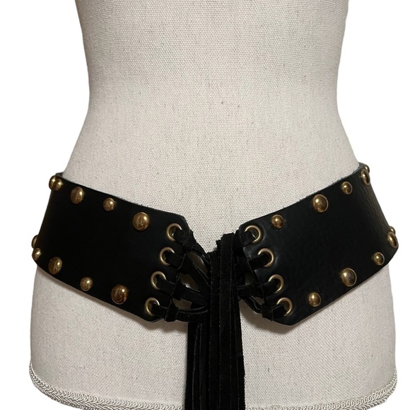 LEATHER ROCK USA - BLACK LEATHER BELT WITH FRINGE AND GOLD STUDS SIZE SMALL - Picture 2 of 11